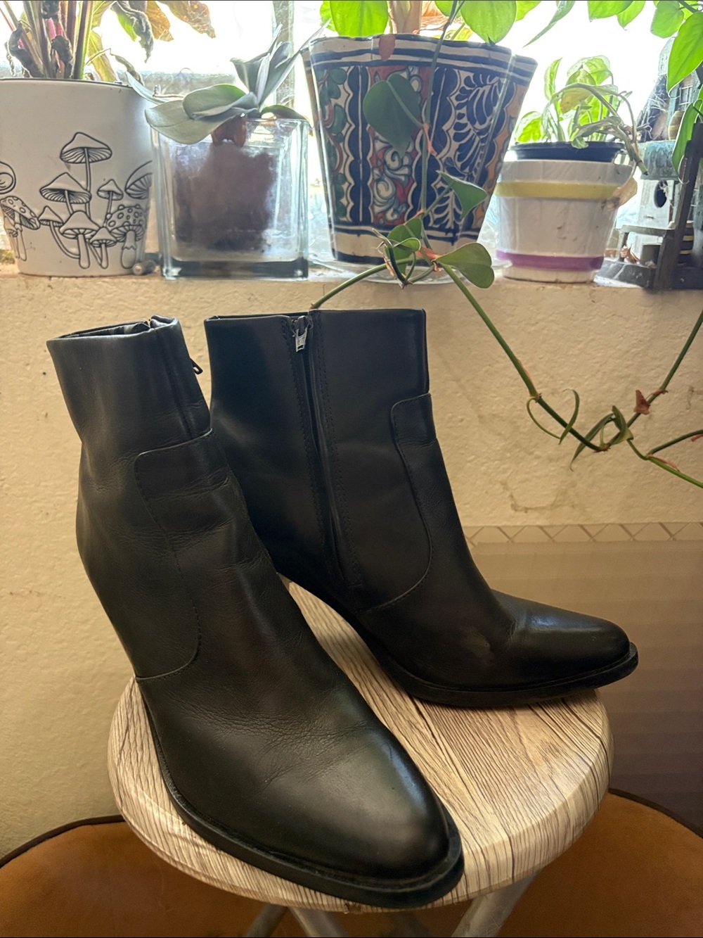 Gianni Binni Black Leather Pointed-Toe Ankle Boots size 11